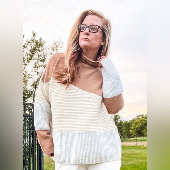 LIKE NEW French Connection Color Block Sweater - Picture 1 of 6